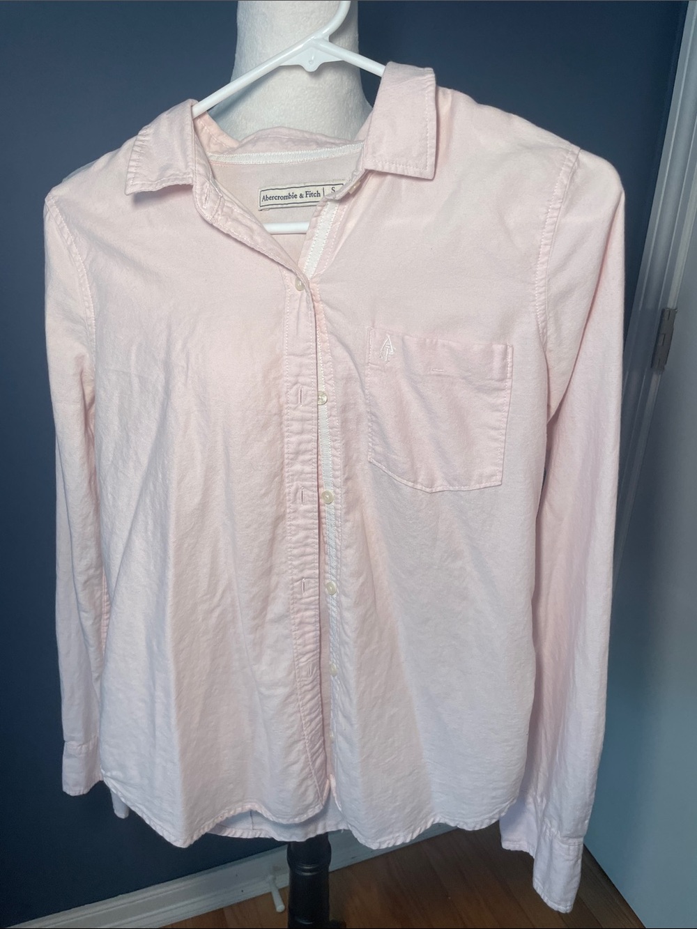 Abercrombie & Fitch women’s Pale Pink Long-Sleeve Button-Down Shirt